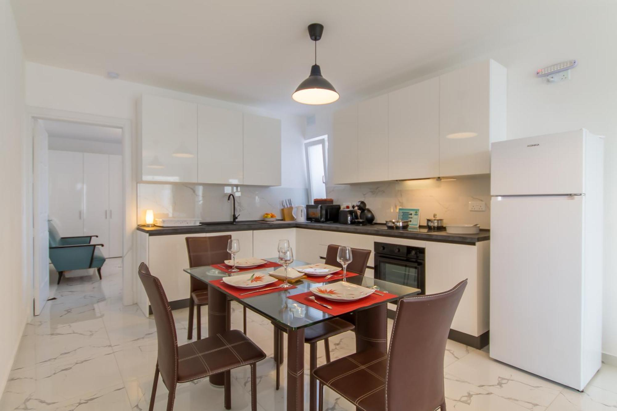 Apartment Sunny Penthouse Modern 2 Bdr - - Happy *