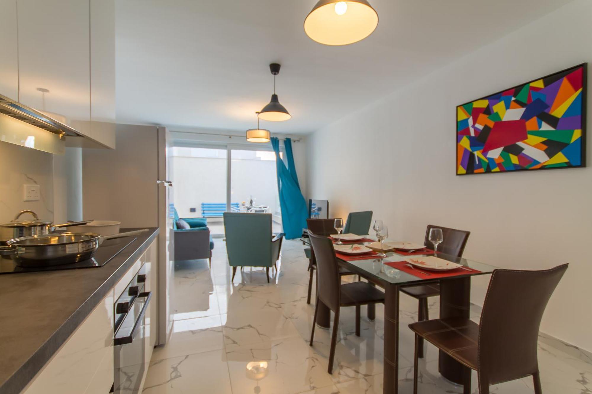 Sunny Penthouse Modern 2 Bdr - - Happy Apartment