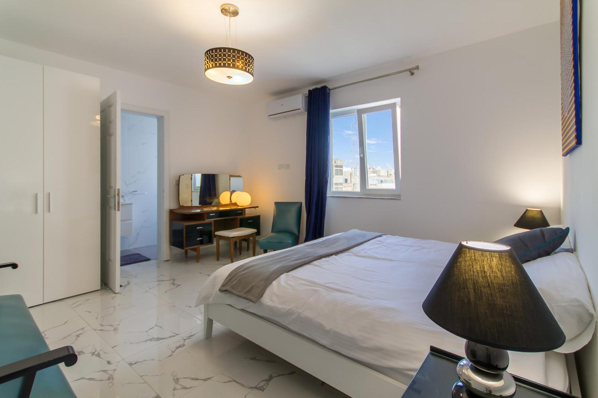 Apartment Sunny Penthouse Modern 2 Bdr - - Happy Sliema