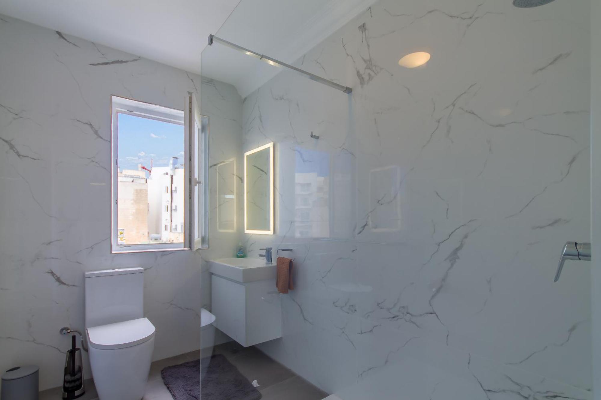Apartment Sunny Penthouse Modern 2 Bdr - - Happy