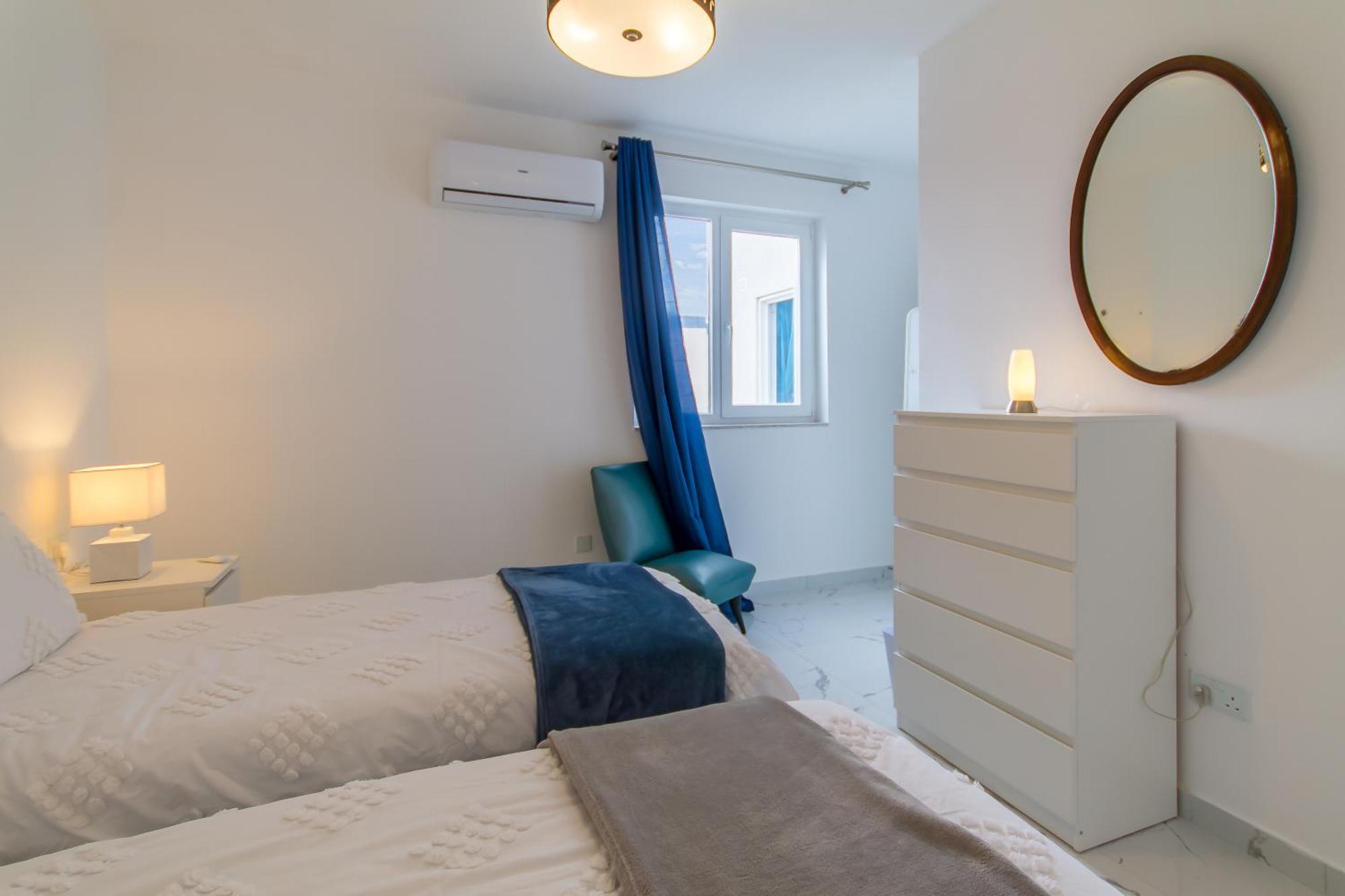Apartment Sunny Penthouse Modern 2 Bdr - - Happy *