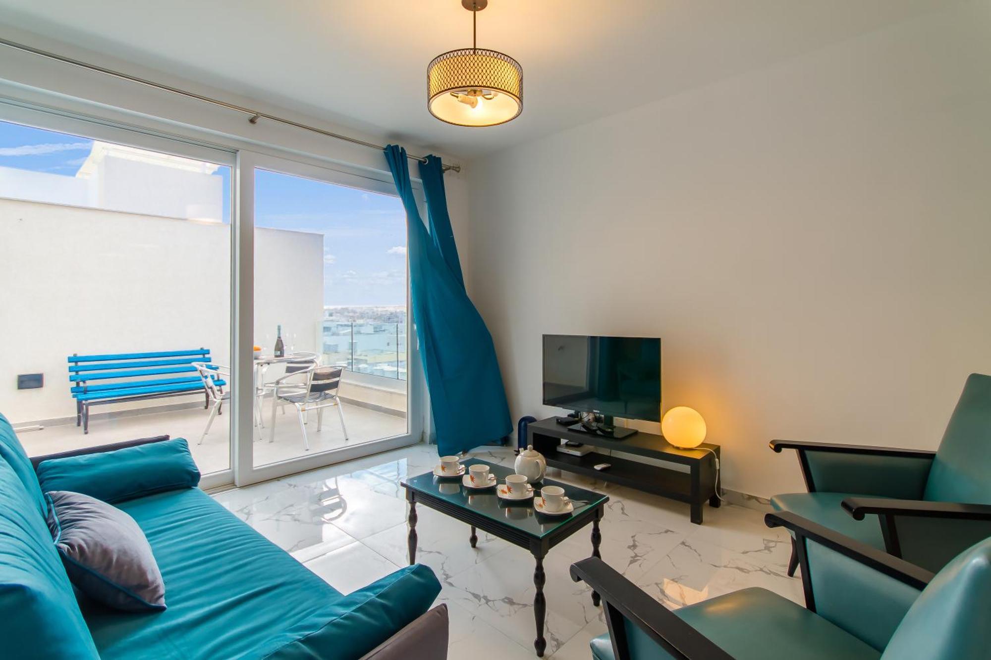 Sunny Penthouse Modern 2 Bdr - - Happy Apartment