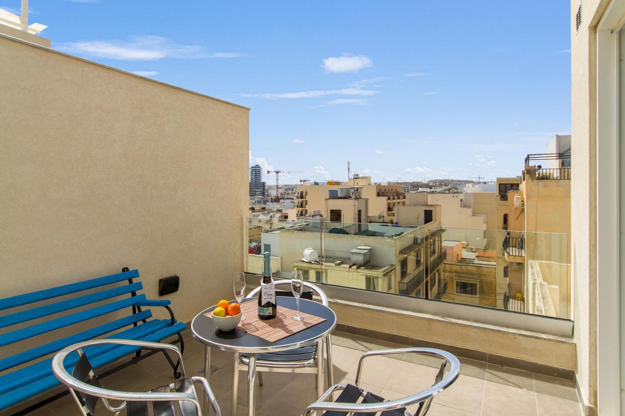 Sunny Penthouse Modern 2 Bdr - - Happy Apartment *